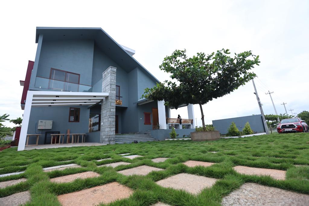 House of High-Fives Villa : in Kanakpura Road [b&b] Luxury Private Villa